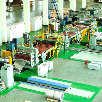 Linha de produção de nivelamento e corte de chapas de aço laminadas a quente