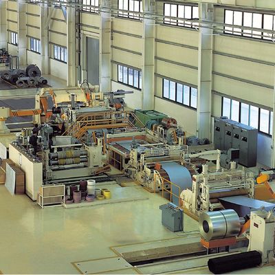 Linha de corte de bobinas de aço de peso de bobina de 28 T com máquina de cortar de nivelamento por descolagem