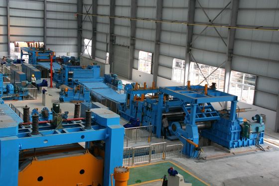 Linha de corte de bobinas de aço de peso de bobina de 28 T com máquina de cortar de nivelamento por descolagem