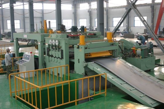 Máquina de nivelamento de bobinas móveis para corte e paletização