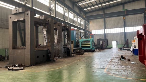Nivelador de bobinas de aço para aplanamento e enrolamento de chapas metálicas na fabricação de automóveis