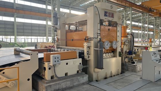 Máquina de reviravolta de nivelamento de bobinas de aço de alta produtividade para processamento de chapas metálicas lisas