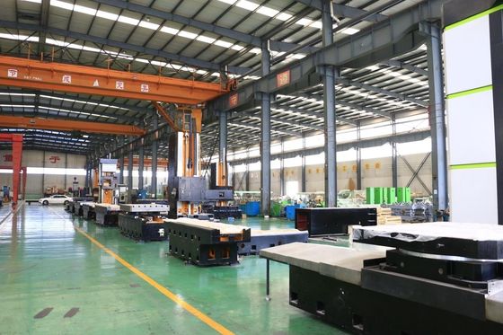 Máquina de perfurar e moer CNC competitiva com precisão de posicionamento de ± 0,03/500 mm
