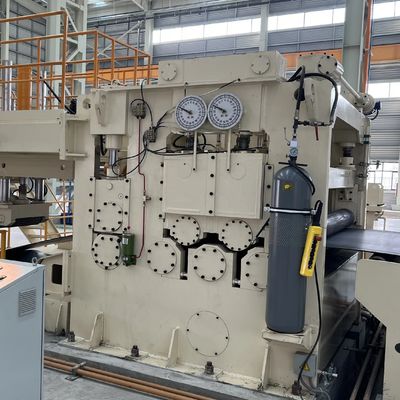 Máquina de corte de bobinas para nivelamento e cisalhamento de estruturas de aço