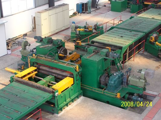 Linha de produção de nivelamento e de cisalhamento por desenrolamento a engrenagem para corte de aço de precisão