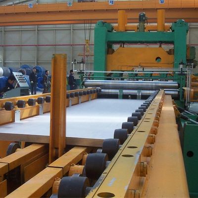 Linha de corte em comprimento para descolagem de chapas metálicas e produção de aparas de nivelamento