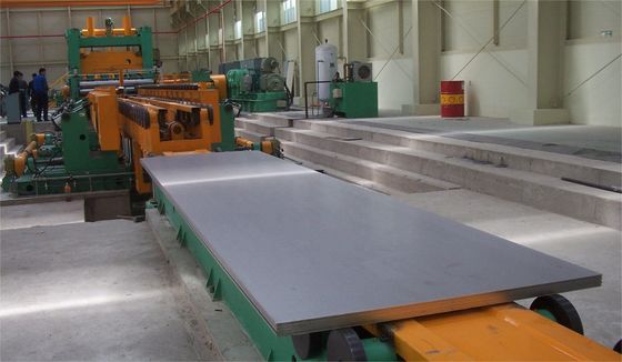 Linha de corte em comprimento para descolagem de chapas metálicas e produção de aparas de nivelamento