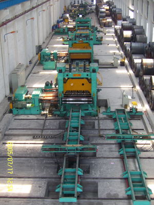 12000 mm Largura de corte da bobina de aço Descolagem de nivelamento Linha de produção de tesoura móvel